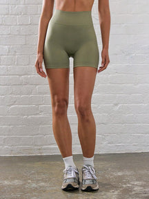 Short Maju